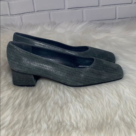 Stuart Weitzman Sueded Low Heels US Size 7 - Picture 4 of 6